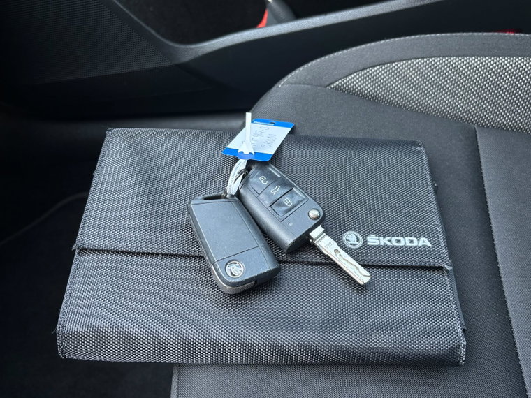 Vehicle Image 30