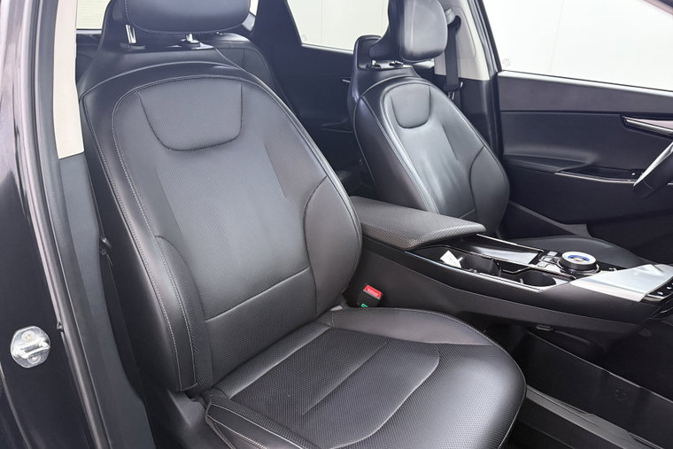 Vehicle Image 16