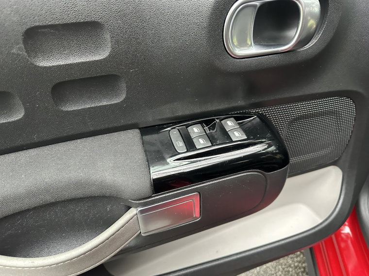 Vehicle Image 27