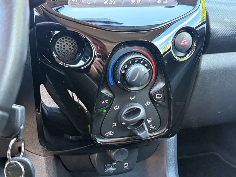 Vehicle Image 23