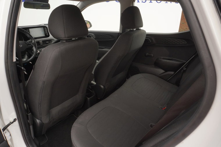 Vehicle Image 25