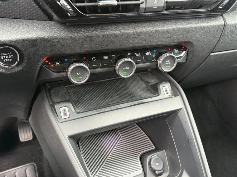 Vehicle Image 29