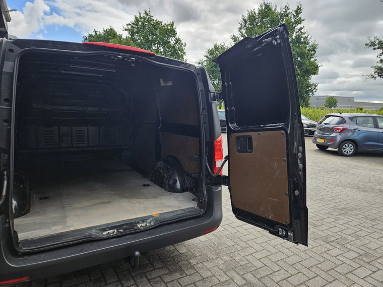 Vehicle Image 28