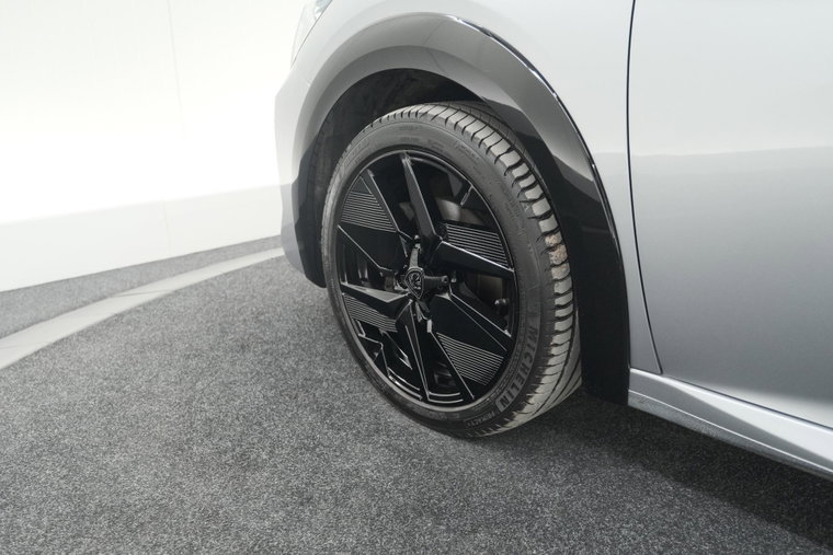 Vehicle Image 19