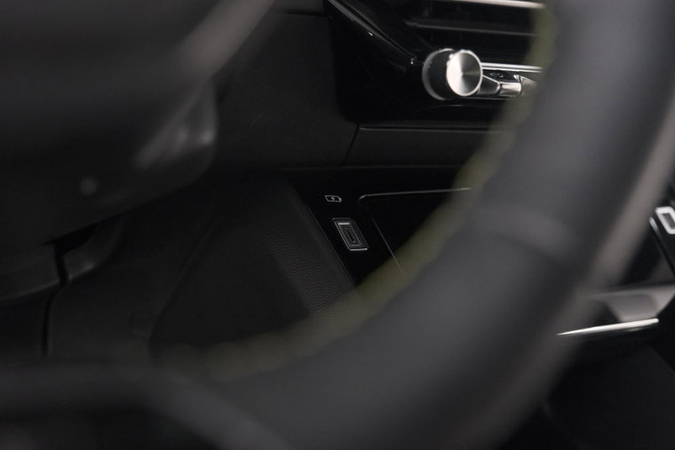 Vehicle Image 38