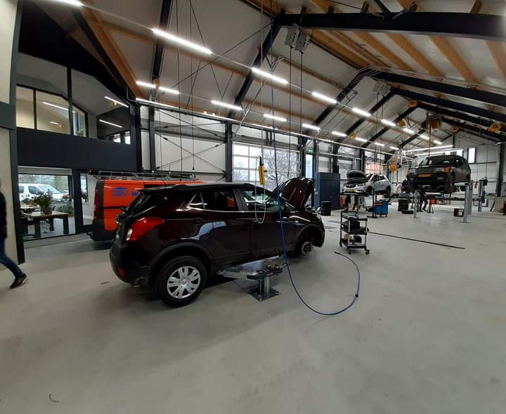 Vehicle Image 11