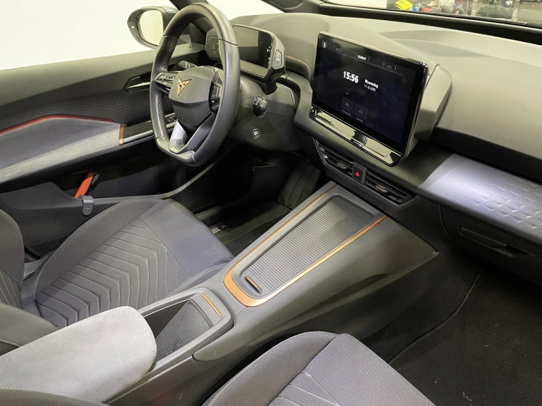 Vehicle Image 12
