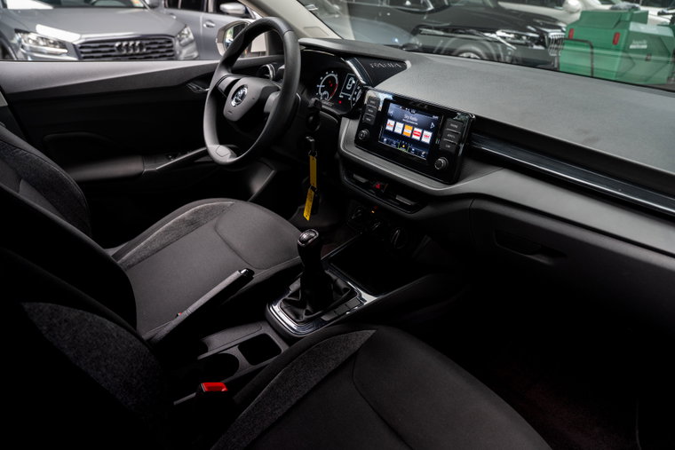 Vehicle Image 13