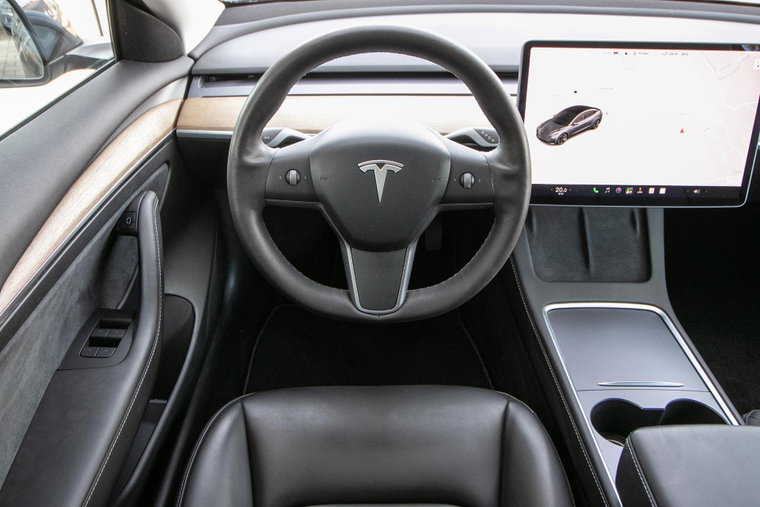 Vehicle Image 16
