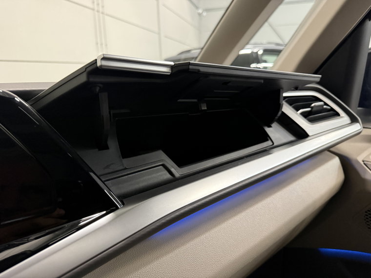 Vehicle Image 38