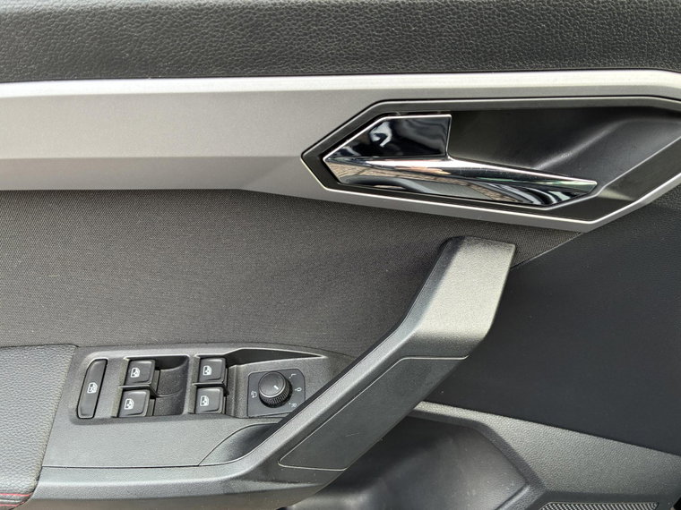 Vehicle Image 38