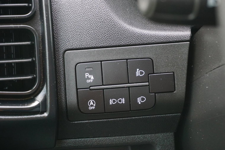 Vehicle Image 25