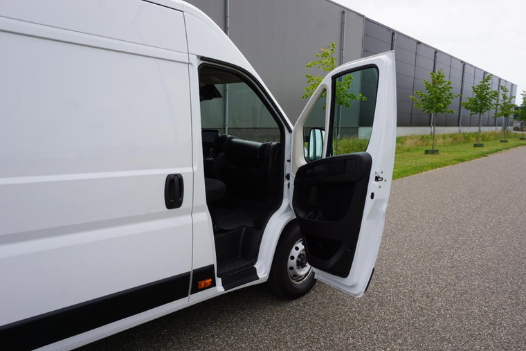 Vehicle Image 38