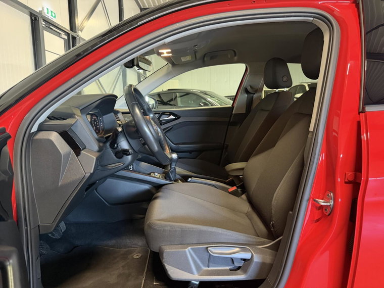 Vehicle Image 25