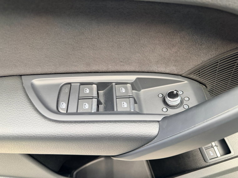 Vehicle Image 37