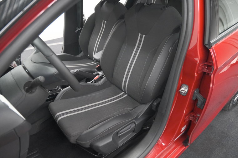 Vehicle Image 25