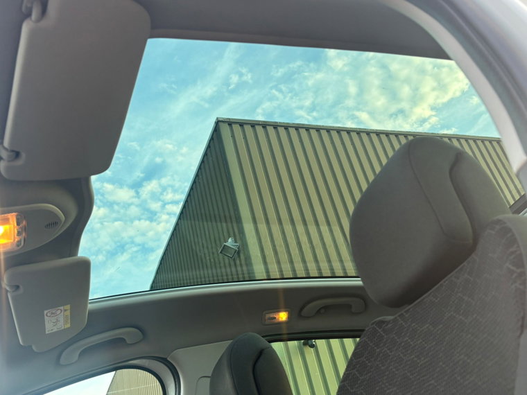 Vehicle Image 24