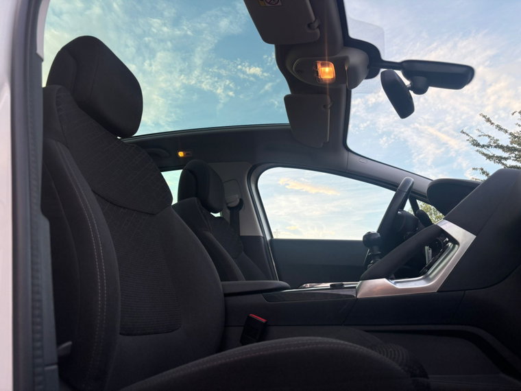 Vehicle Image 30