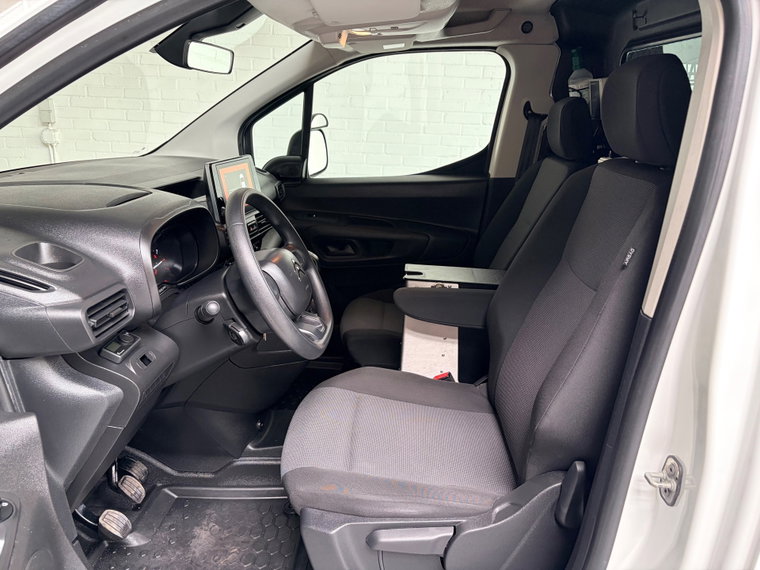 Vehicle Image 17