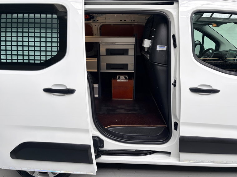 Vehicle Image 30
