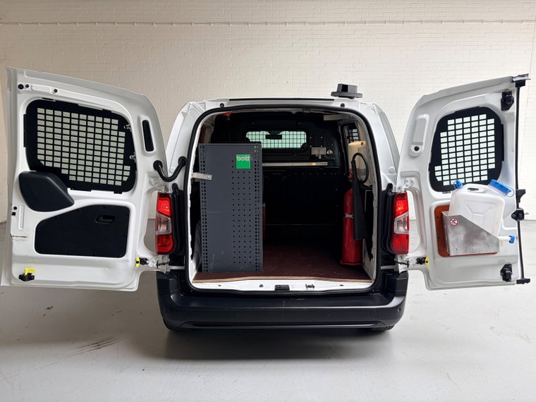 Vehicle Image 37