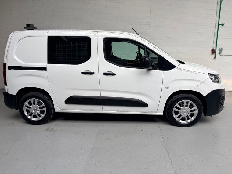 Vehicle Image 8