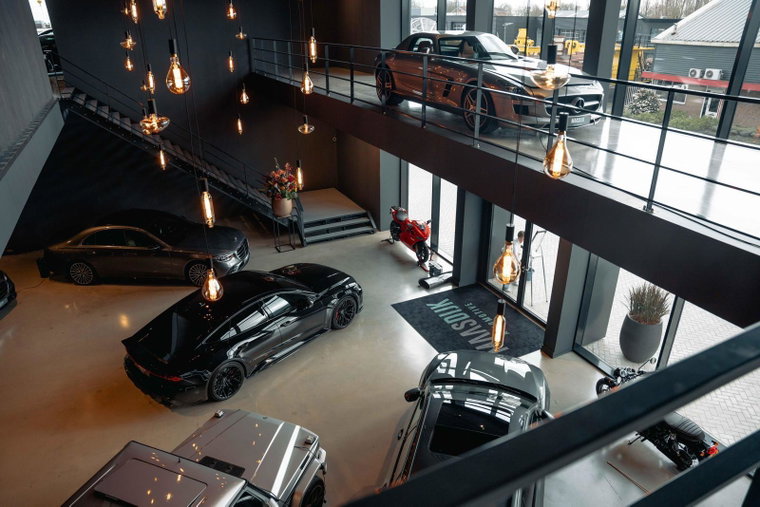 Vehicle Image 8