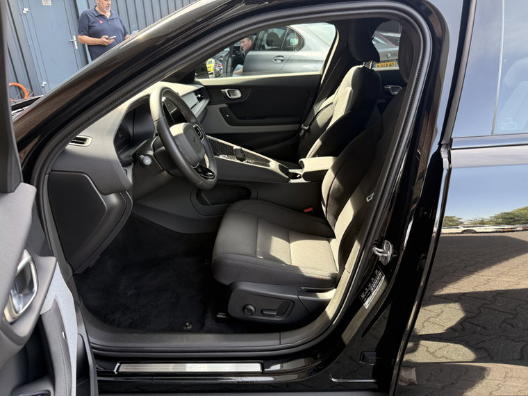 Vehicle Image 33