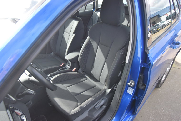 Vehicle Image 23