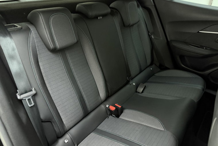 Vehicle Image 16