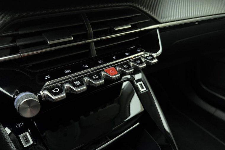 Vehicle Image 24