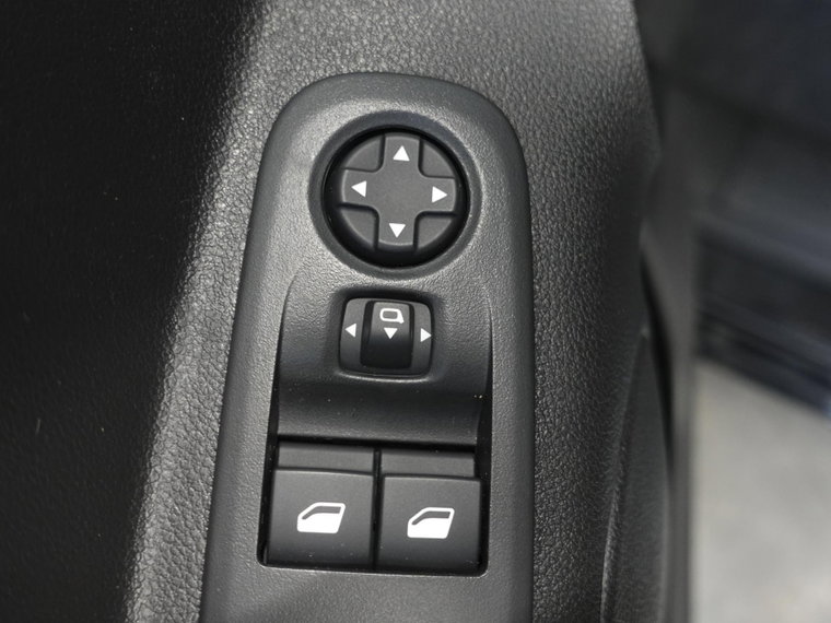 Vehicle Image 28