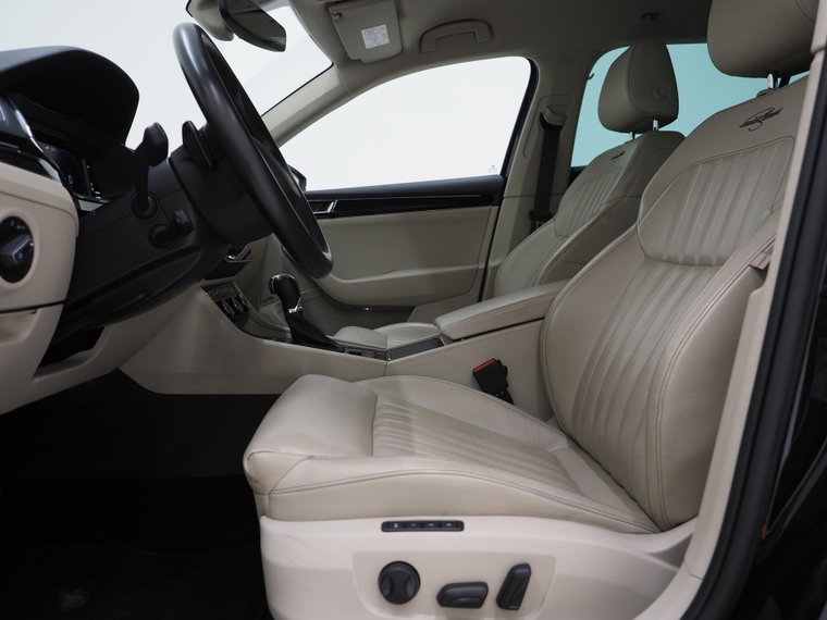 Vehicle Image 16