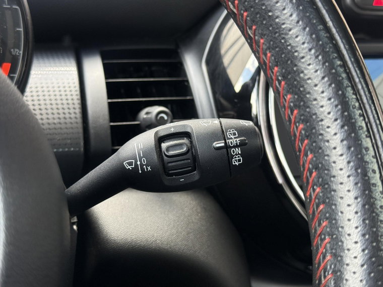 Vehicle Image 28