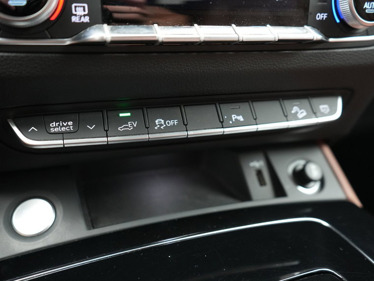 Vehicle Image 28