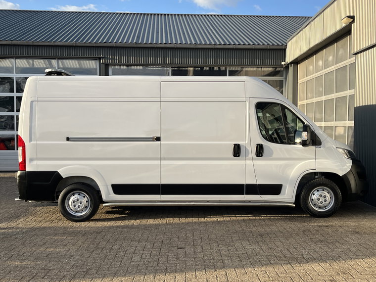 Vehicle Image 24
