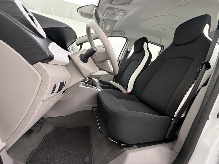Vehicle Image 12