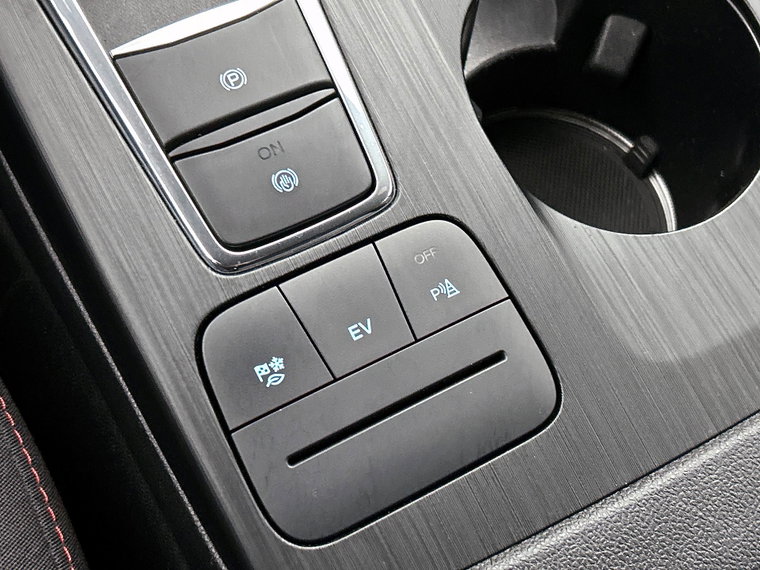 Vehicle Image 25