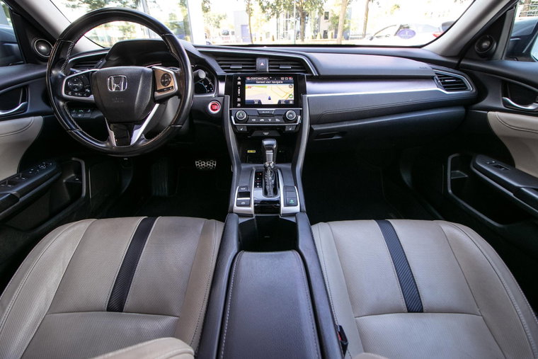 Vehicle Image 16