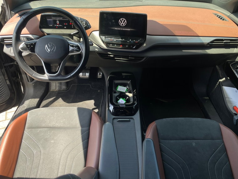 Vehicle Image 11