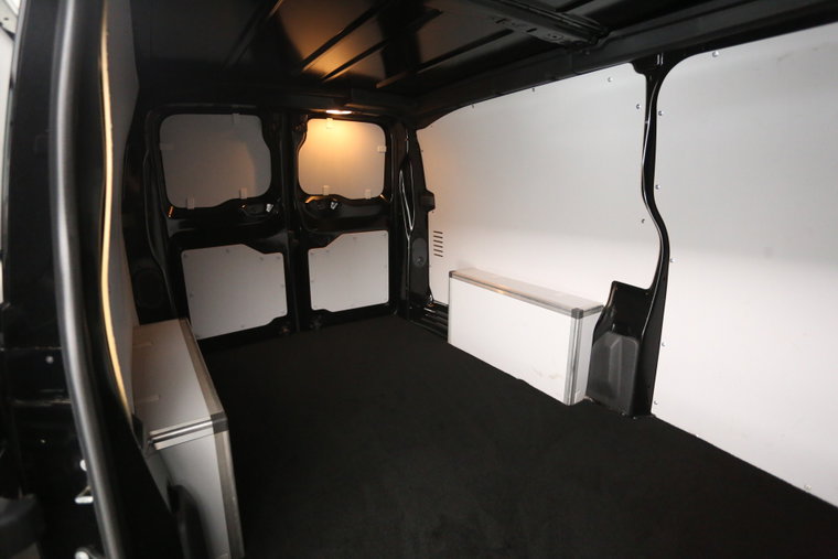Vehicle Image 25