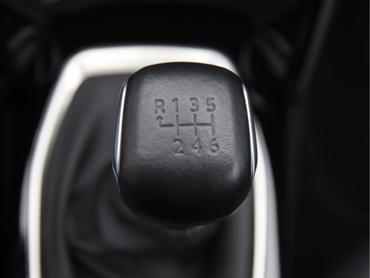 Vehicle Image 32