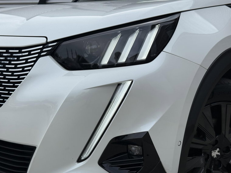 Vehicle Image 32