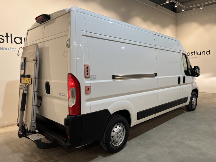 Vehicle Image 23