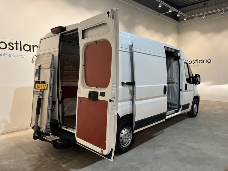 Vehicle Image 24