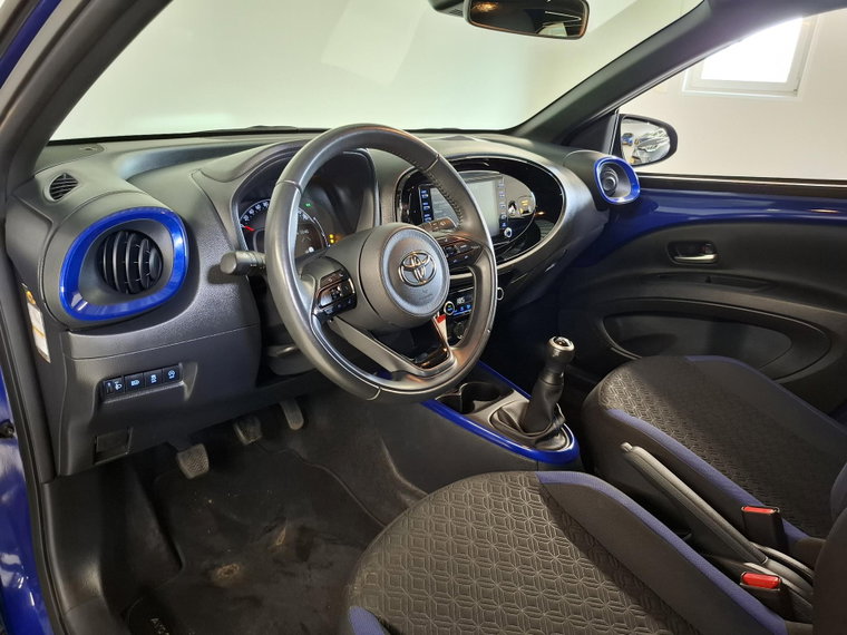 Vehicle Image 12