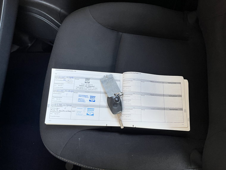 Vehicle Image 38