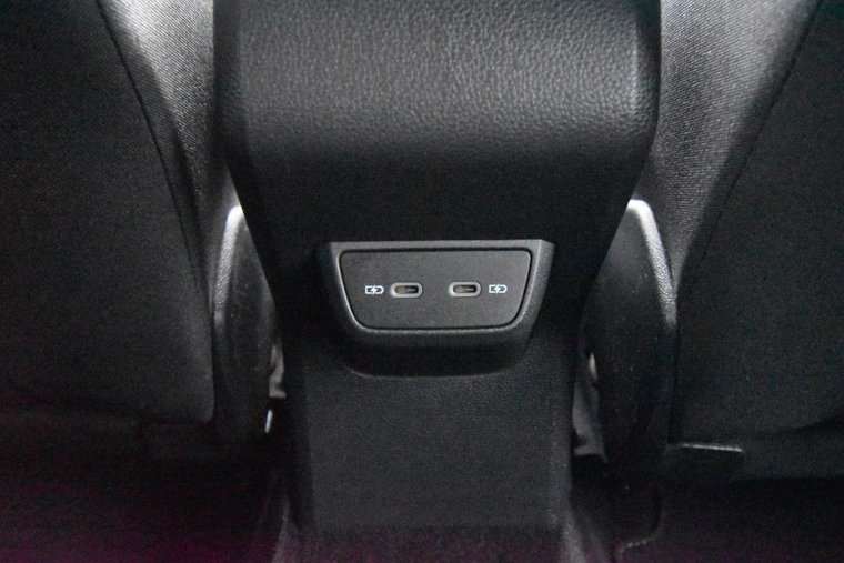 Vehicle Image 25