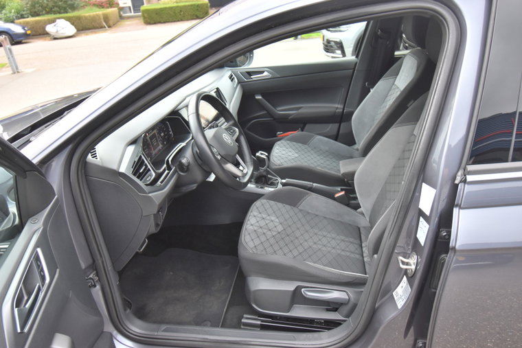 Vehicle Image 28