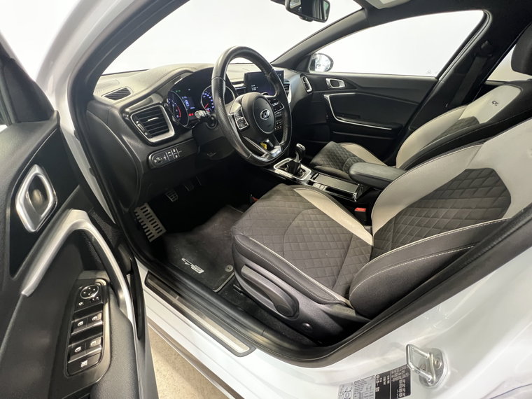Vehicle Image 35